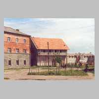 111-1045 Die verbliebenen Haeuser am Pregel in Wehlau veraendern endlich ihr Gesicht. Langsam werden die Haeuser renoviert. Juli 2001.jpg